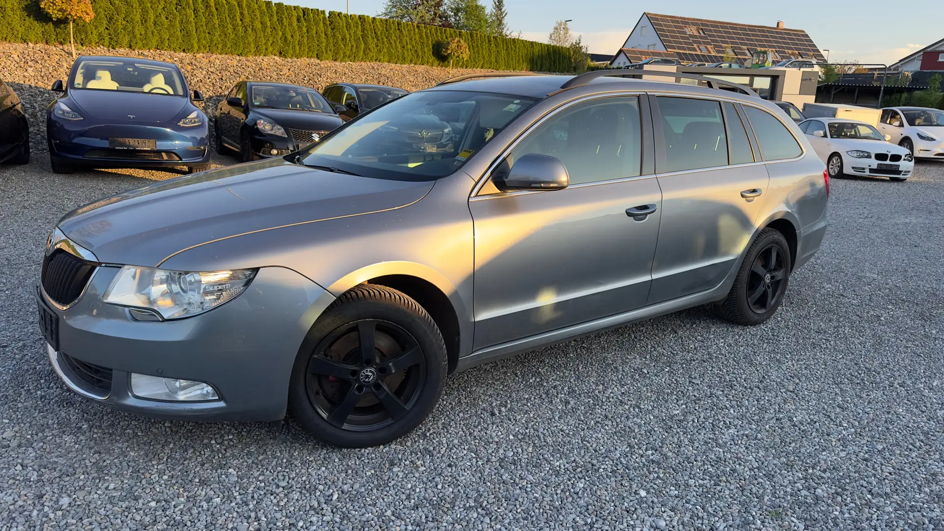 Skoda Superb Ambition 4x4 Xenon PDC Sitzheizung Grau - 1