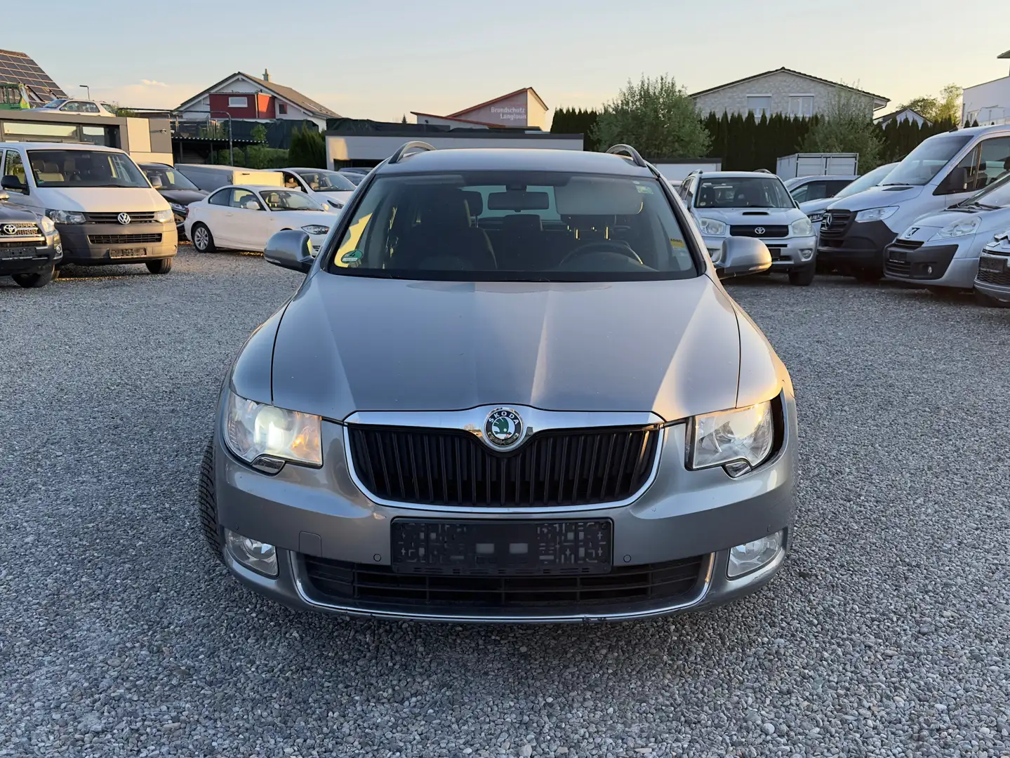 Skoda Superb Ambition 4x4 Xenon PDC Sitzheizung Grau - 2