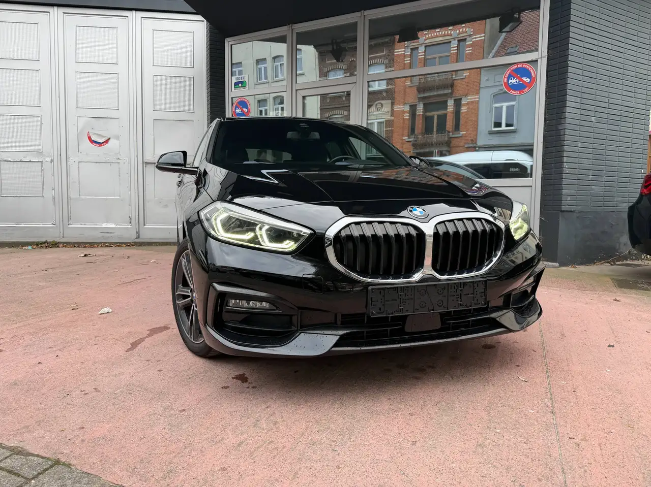 BMW 118 GARANTIE EURO 6D !! BOITE AUTO SPORTLINE VOLANT CHAUFFANT GRAND ECRAN APPLE CARPLAY CAMERA