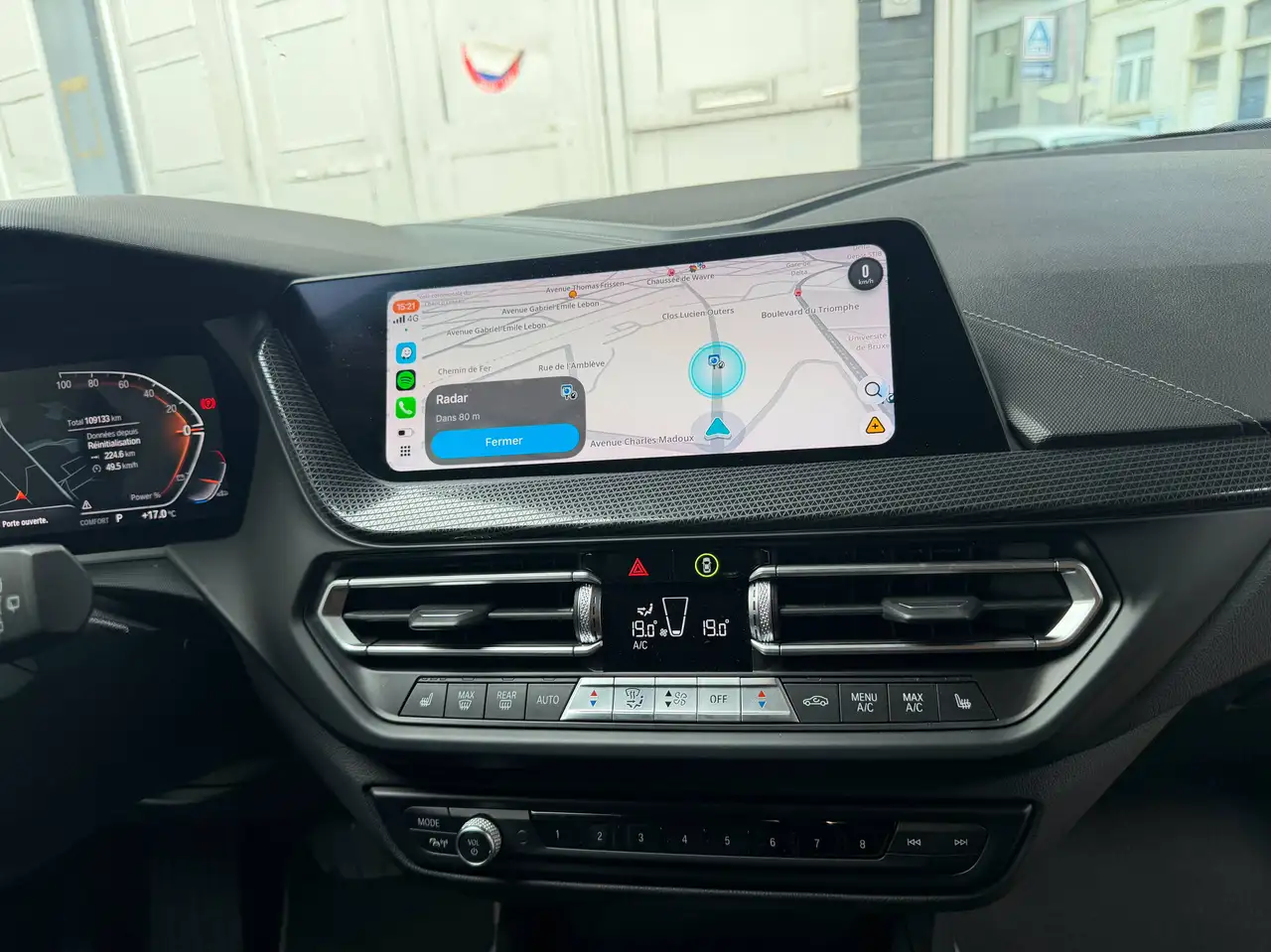BMW 118 GARANTIE EURO 6D !! BOITE AUTO SPORTLINE VOLANT CHAUFFANT GRAND ECRAN APPLE CARPLAY CAMERA, миниатюра 14