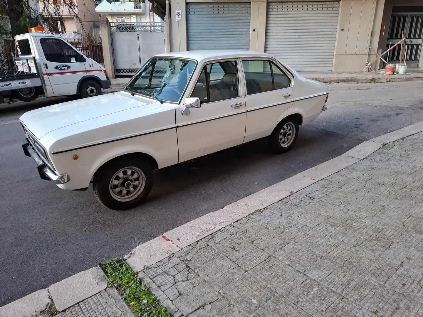 Ford Escort 4 porte - 1