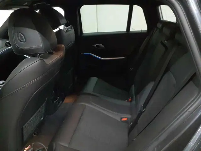 BMW 3 Series view 13