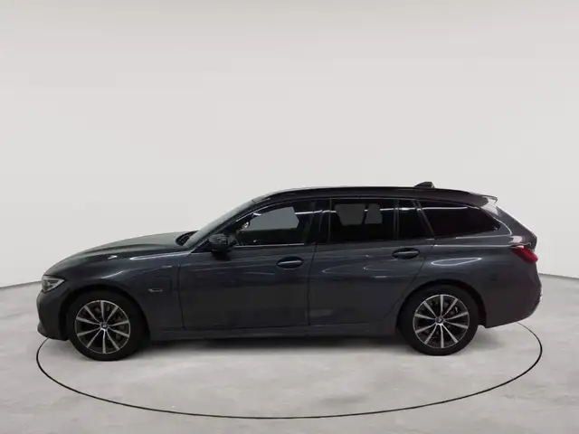 BMW 3 Series view 6