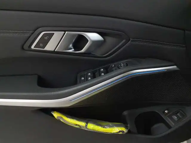 BMW 3 Series view 19
