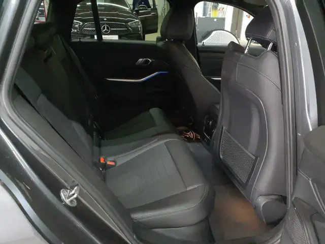 BMW 3 Series view 14