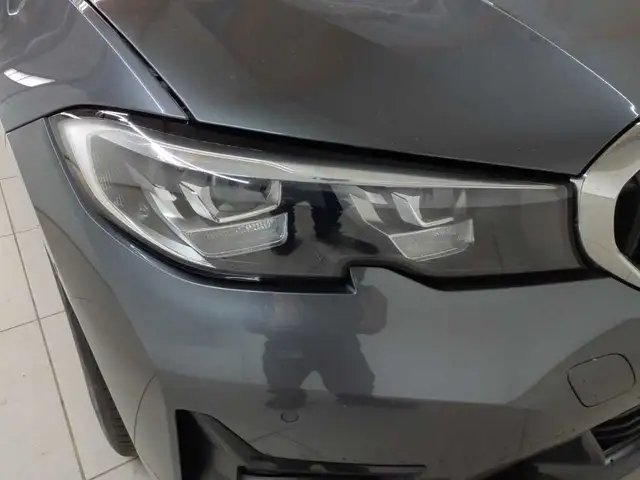 BMW 3 Series view 18