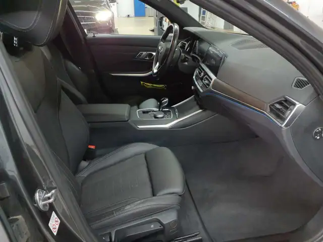 BMW 3 Series view 8