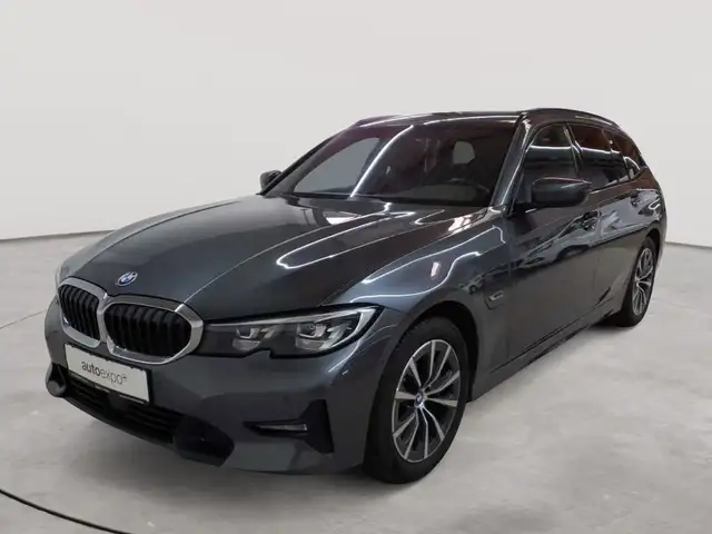 BMW 3 Series view 2