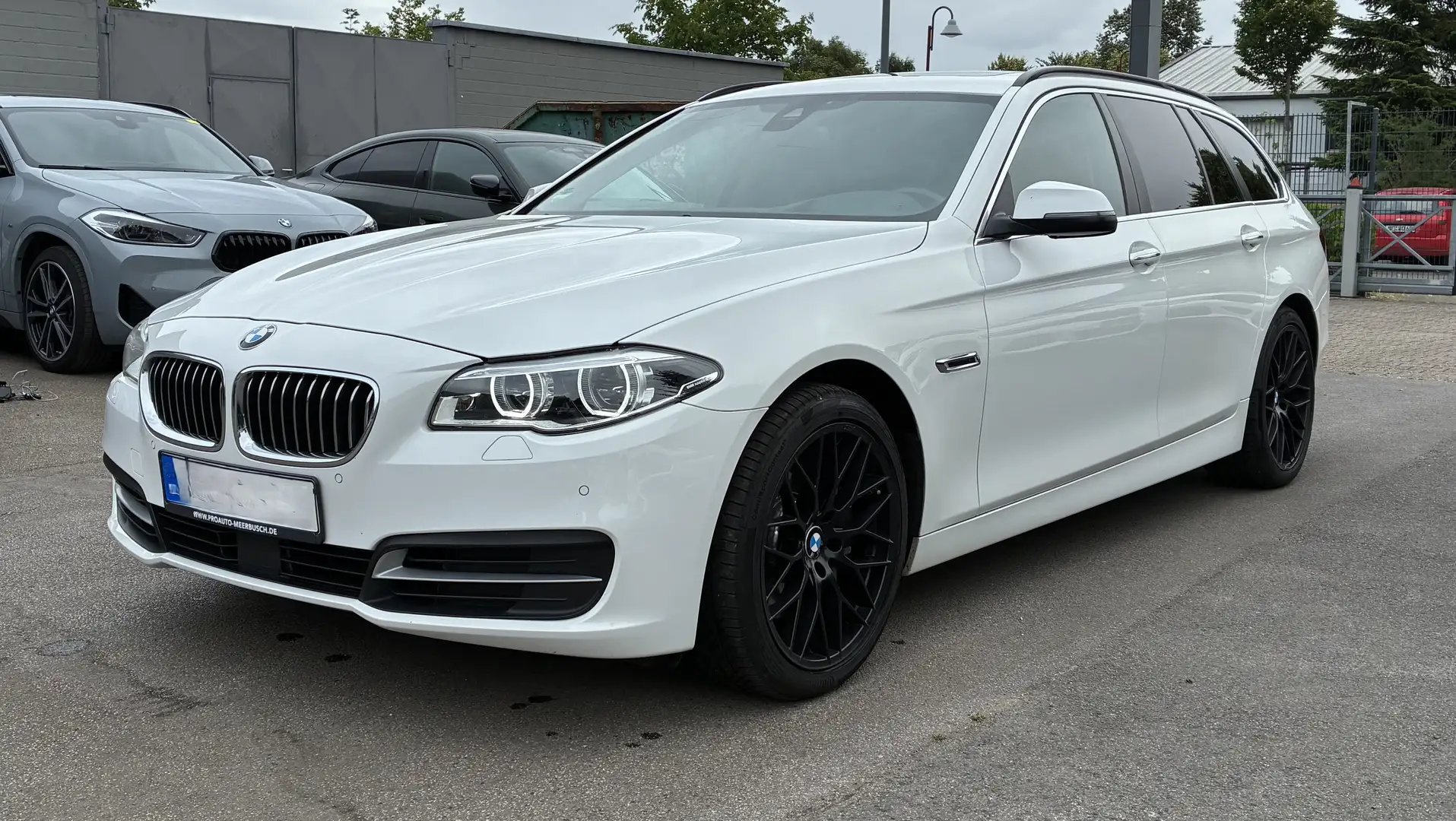 BMW 530 530d Touring ACC/HUD/H&K/KEYLESS/ADAPTLED/PANO Weiß - 1