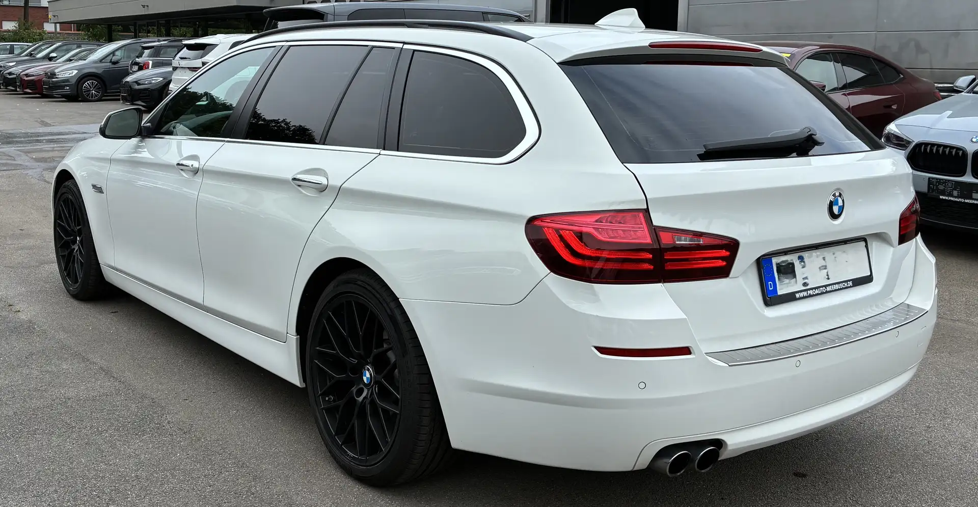 BMW 530 530d Touring ACC/HUD/H&K/KEYLESS/ADAPTLED/PANO Weiß - 2