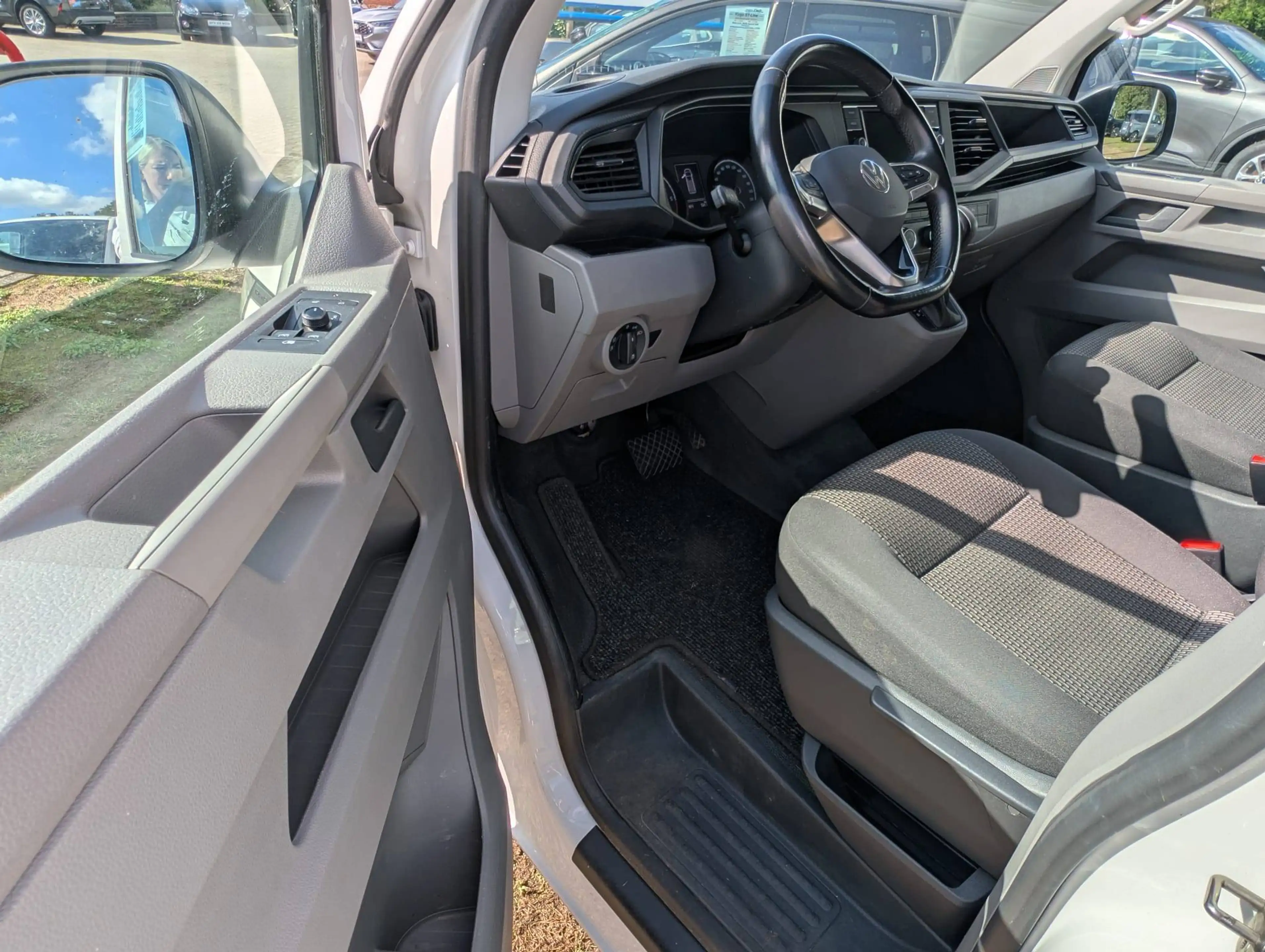 Volkswagen T6.1 Transporter FWD / 150 PS / langer Radstand 3.400 — photo 11