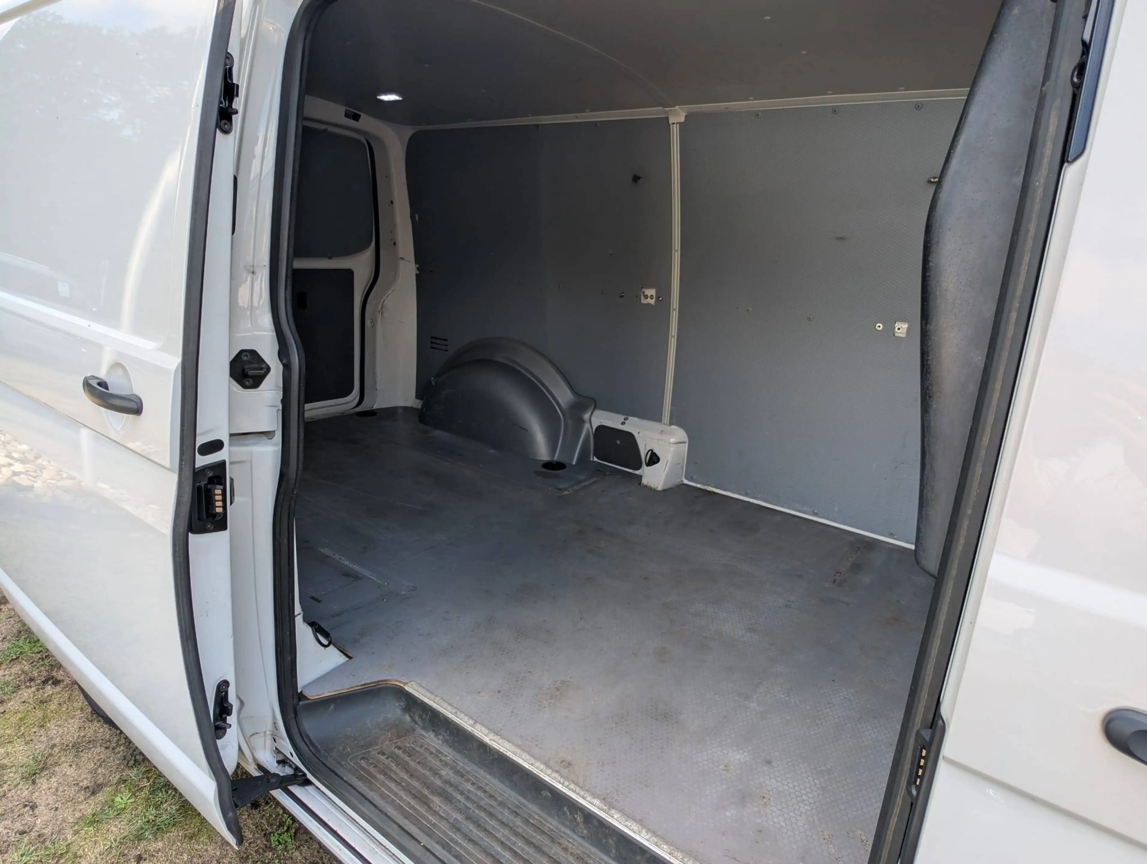 Volkswagen T6.1 Transporter FWD / 150 PS / langer Radstand 3.400 — photo 13