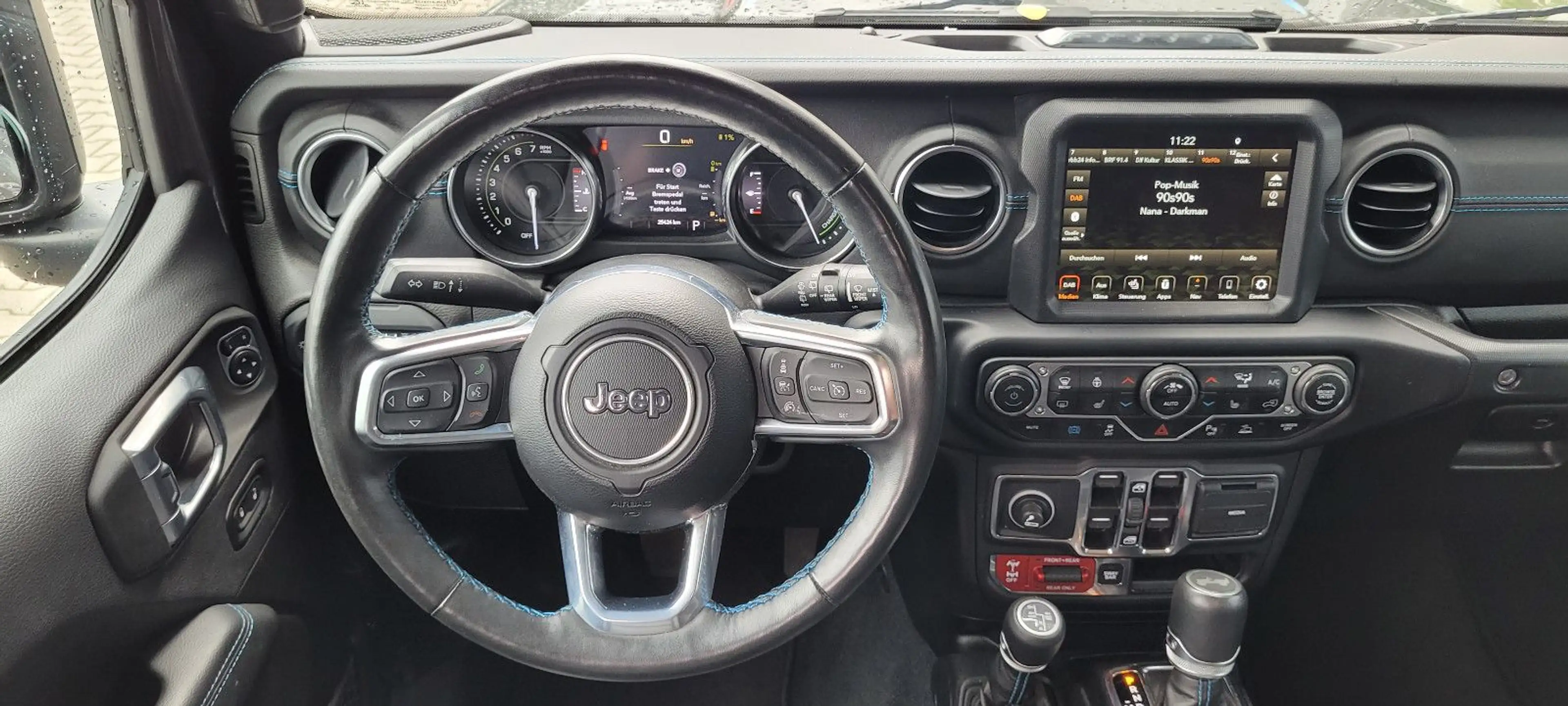 Jeep Wrangler Rubicon PHEV — photo 13