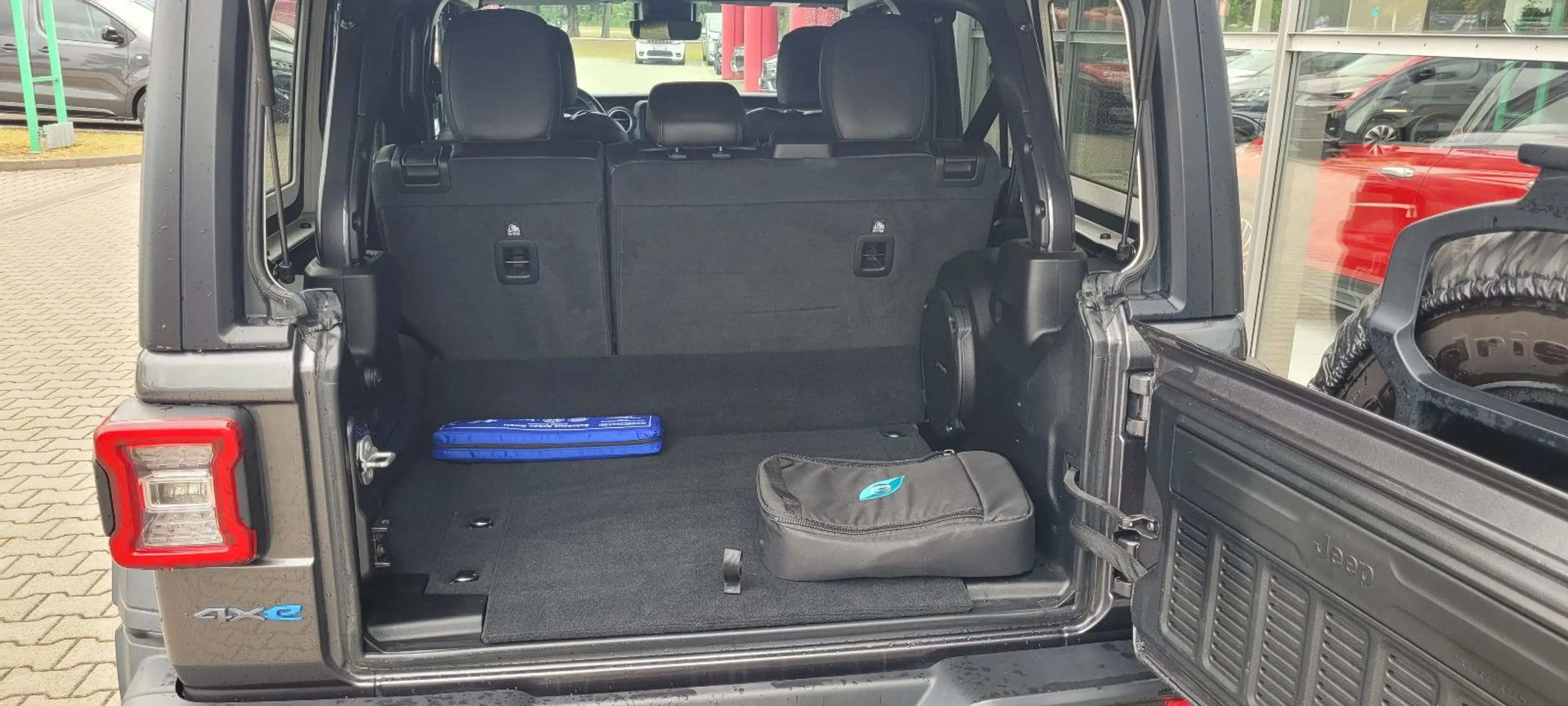 Jeep Wrangler Rubicon PHEV — photo 7