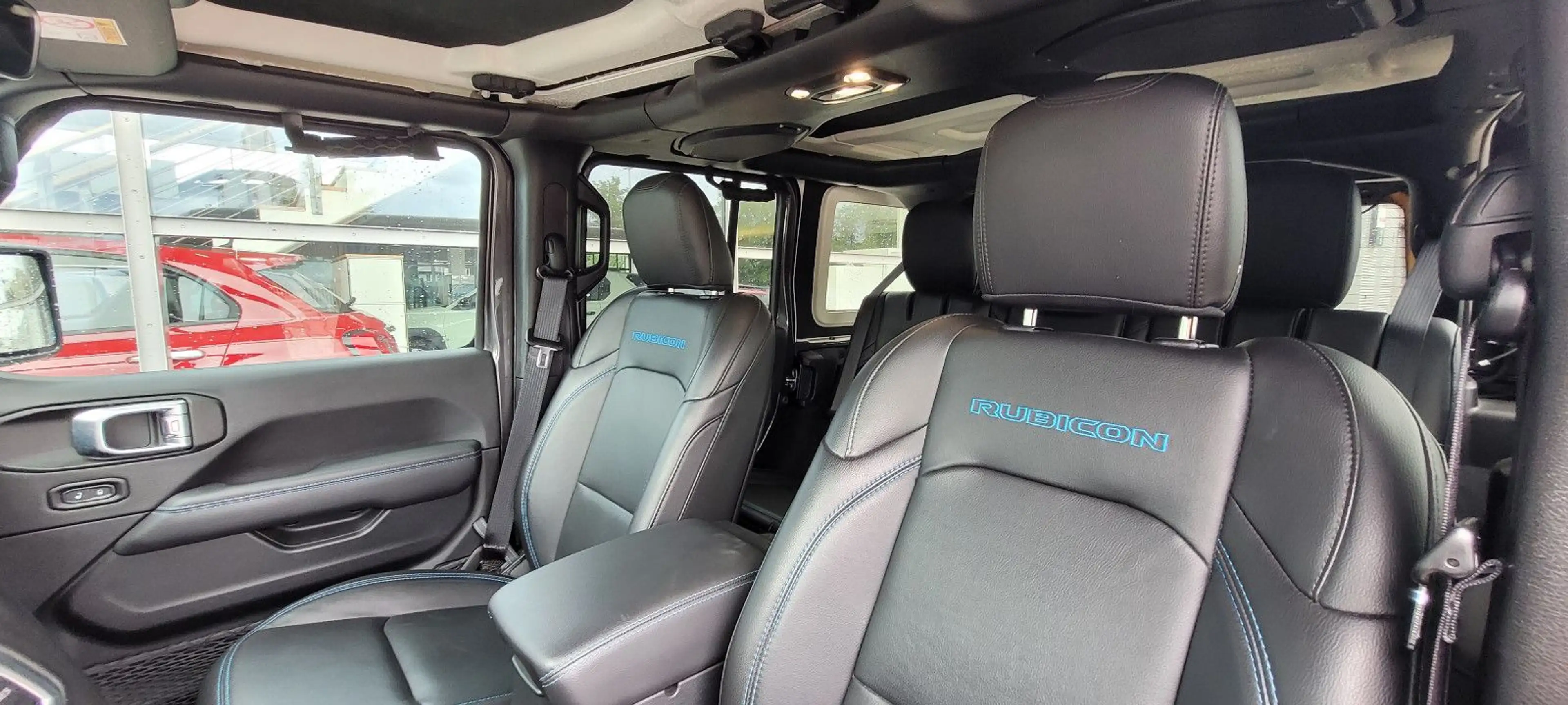 Jeep Wrangler Rubicon PHEV — photo 11