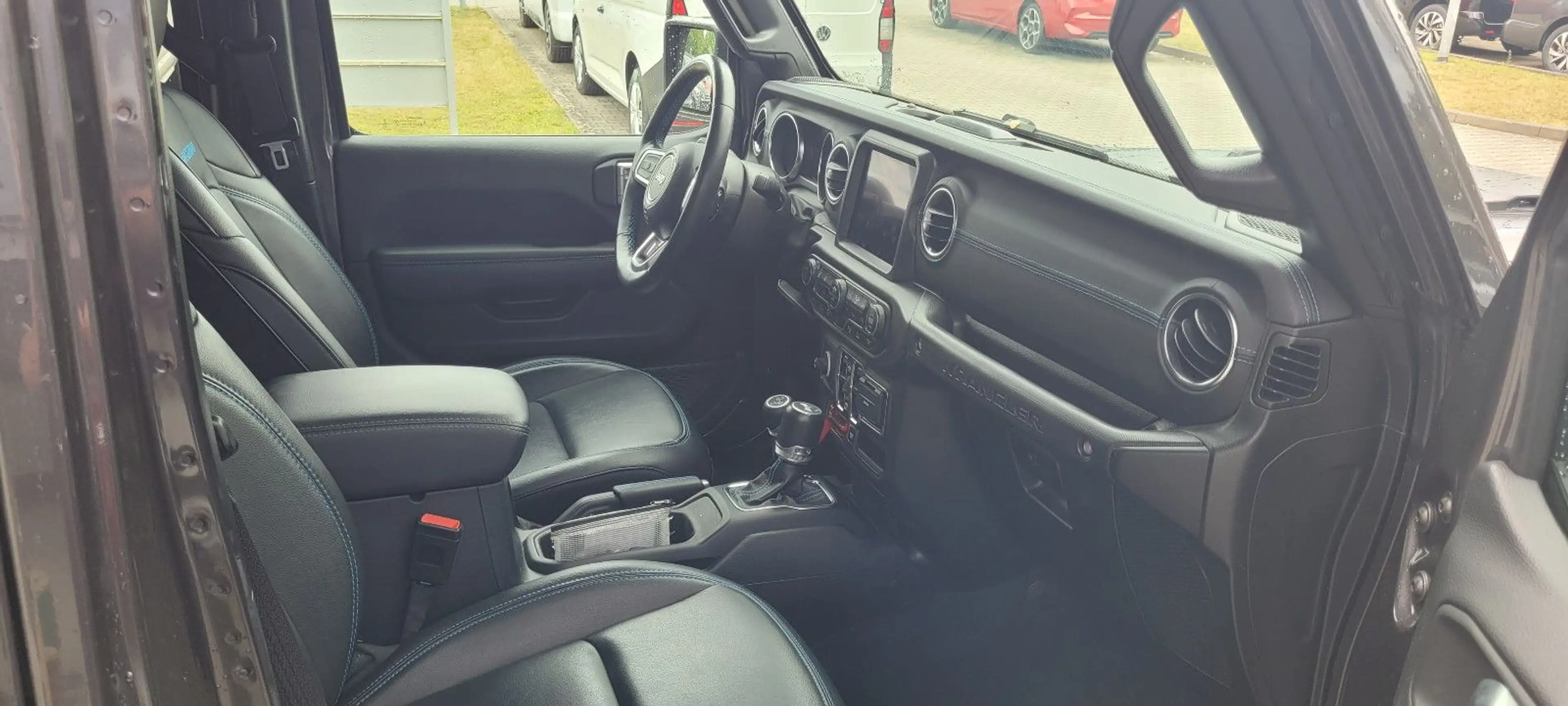 Jeep Wrangler Rubicon PHEV — photo 9