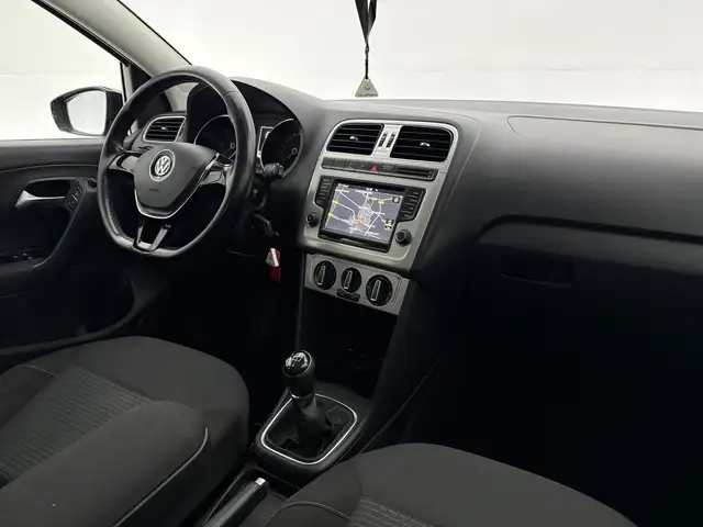 Volkswagen Polo view 4