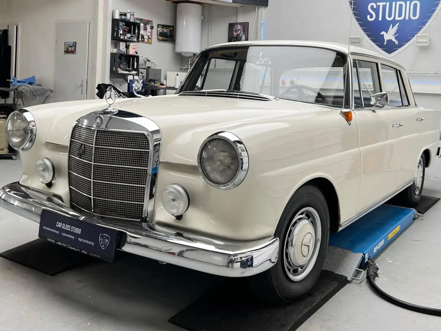 Mercedes-Benz Sonstige 190 Dc (110)*HECKFLOSSE*PICKERL*TRAUMZUSTAND* Weiß - 2