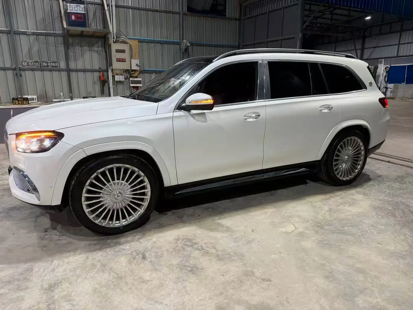 Mercedes-Benz GLS 600 Maybach+T1+4MATIC+V8+558HP Weiß - 2