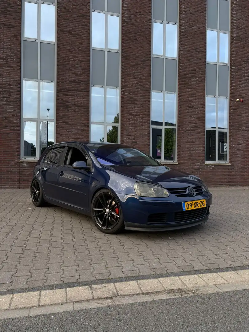 Volkswagen Golf 1.6 FSI Sportline - 1