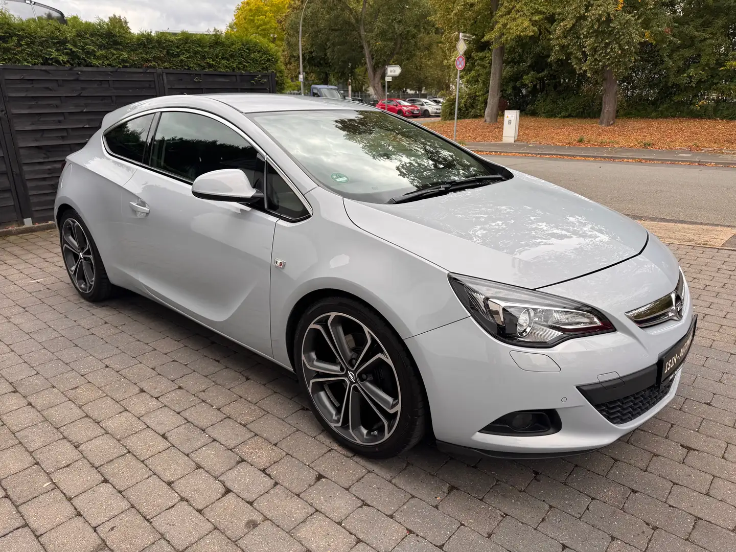 Opel Astra Innovation GTC 1.6 Turbo Grau - 2