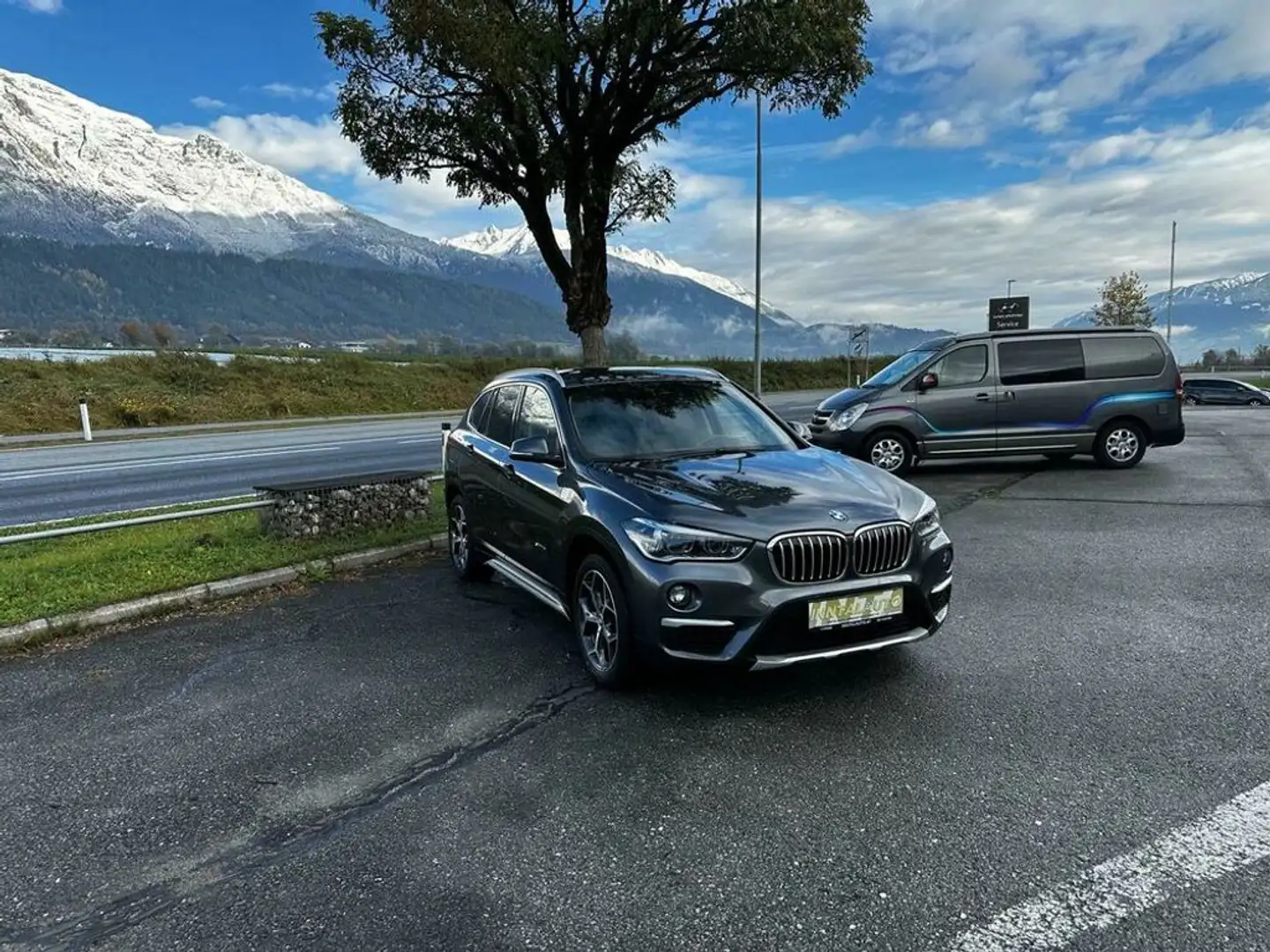 BMW X1 sDrive18i xLine Gris - 2