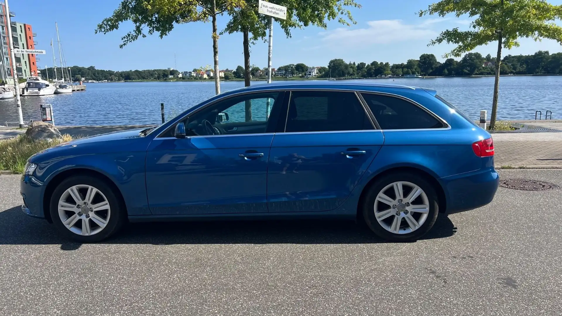 Audi A4 Avant Ambiente 1HAND KLIMA TEMPOMAT Sitzheizu Albastru - 2