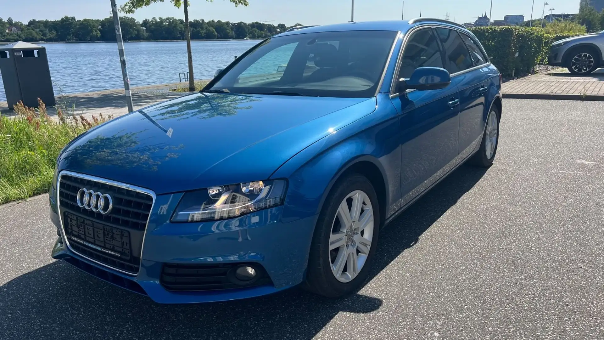 Audi A4 Avant Ambiente 1HAND KLIMA TEMPOMAT Sitzheizu Albastru - 1