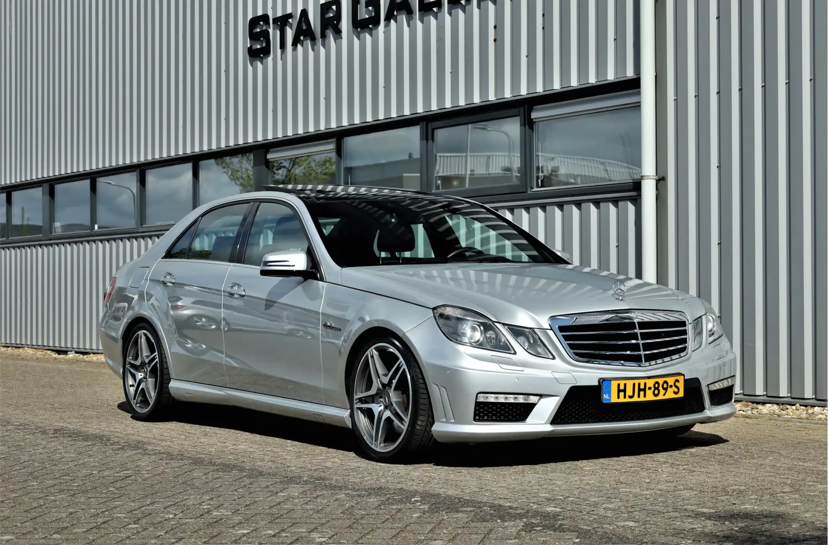 Mercedes-Benz E 63 AMG E Youngtimer 57963km BTW auto Stříbrná - 1