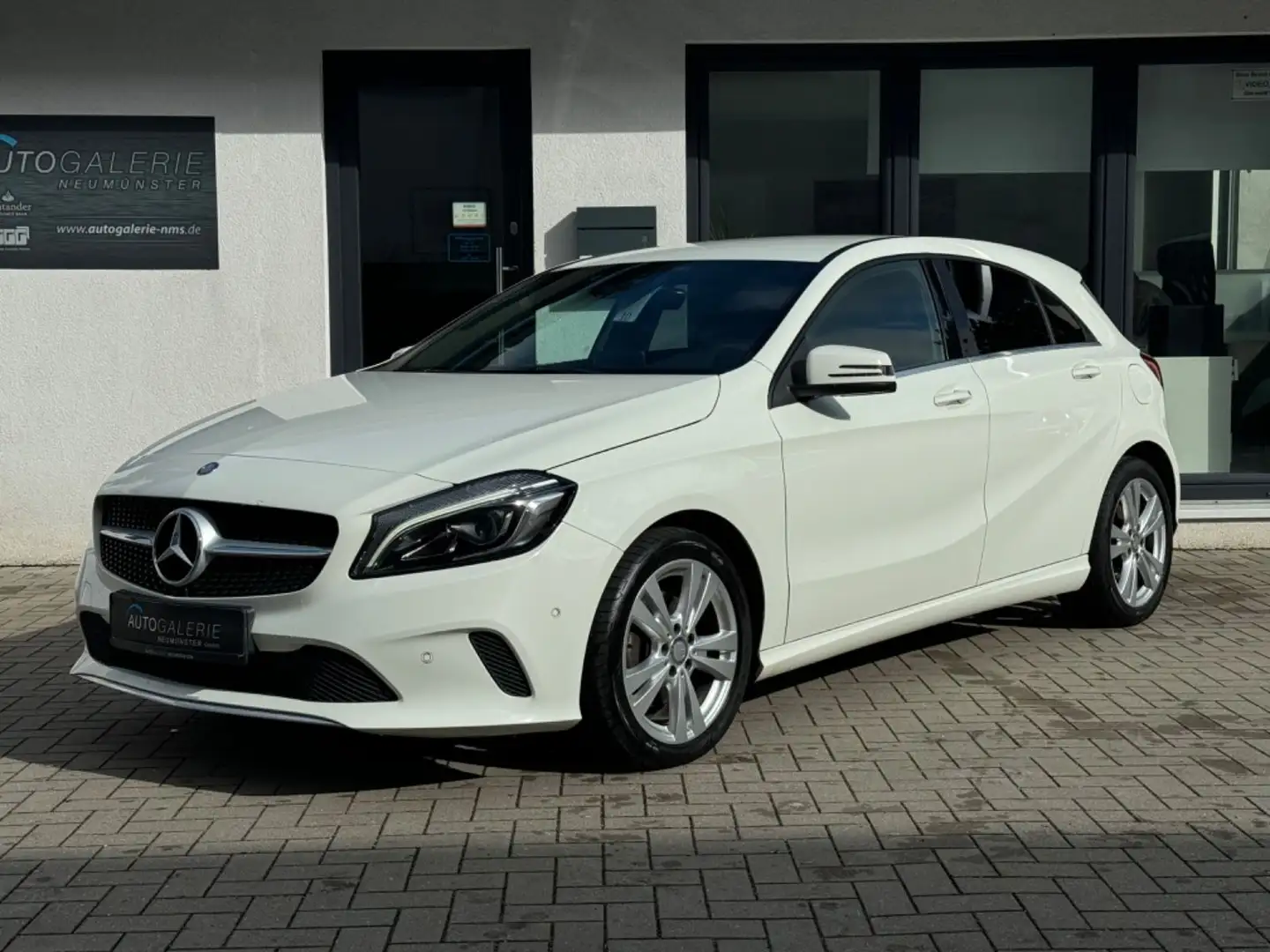 Mercedes-Benz A 200 d°Klima°Navi°LED°SHZ°PDC°AUTOMATIK Weiß - 1