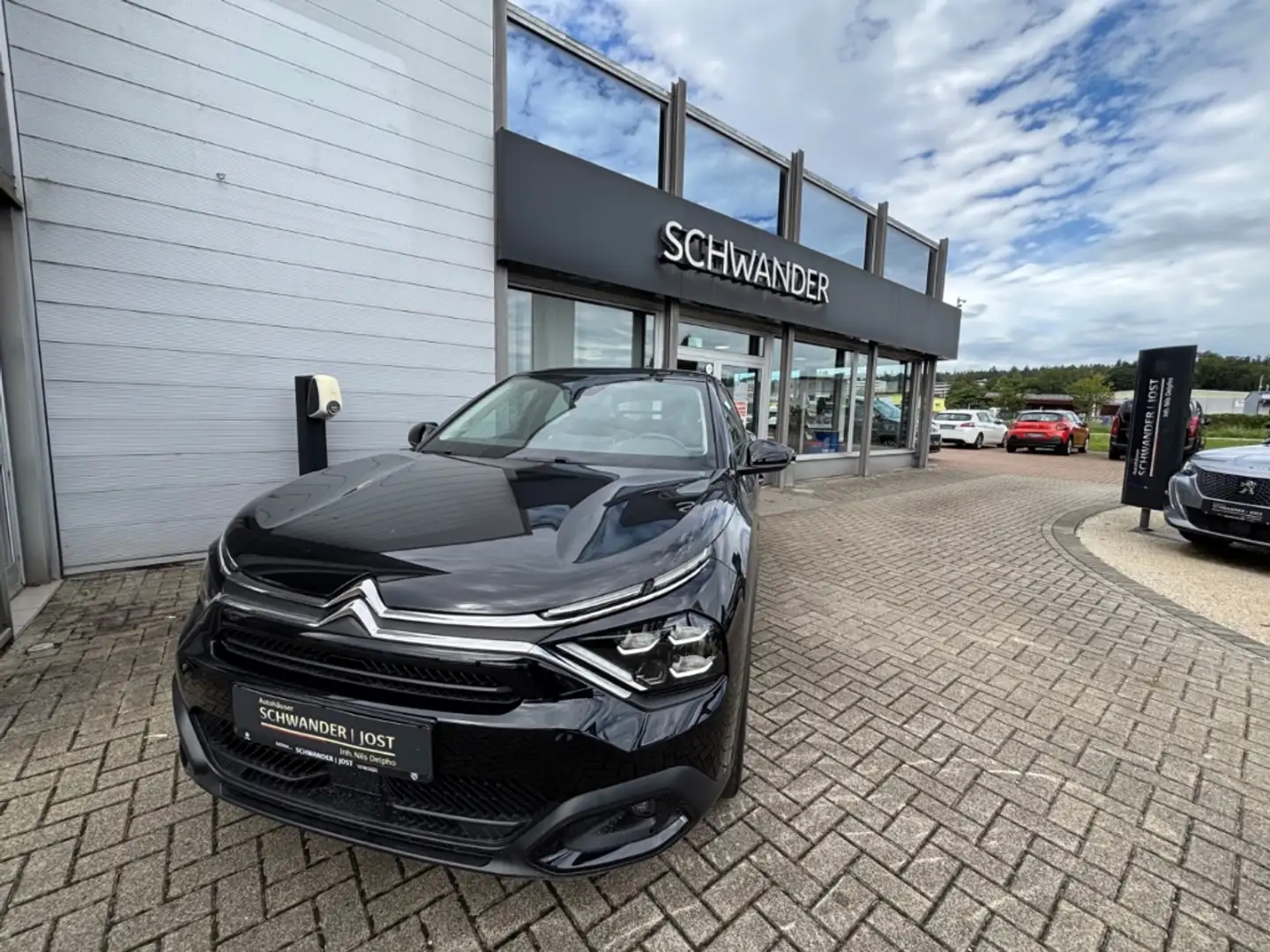 Citroen C4 Feel PureTech 130 Schwarz - 1