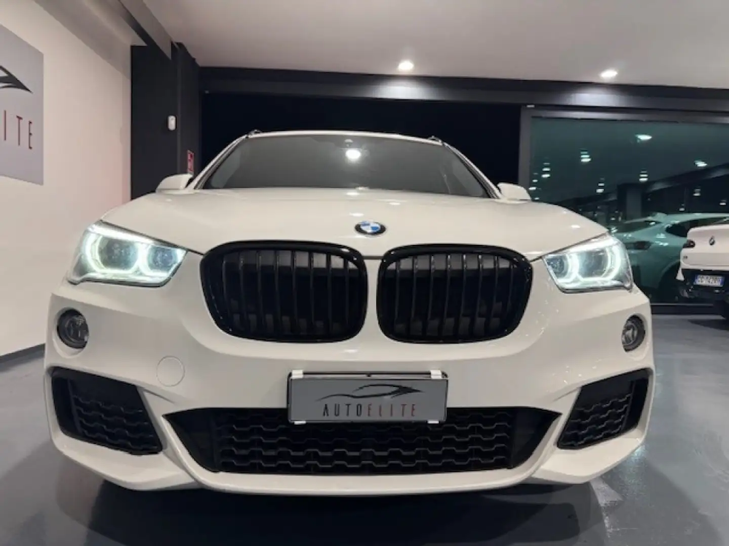 BMW X1 SDrive M-SPORT+BLACK EDITION Wit - 2
