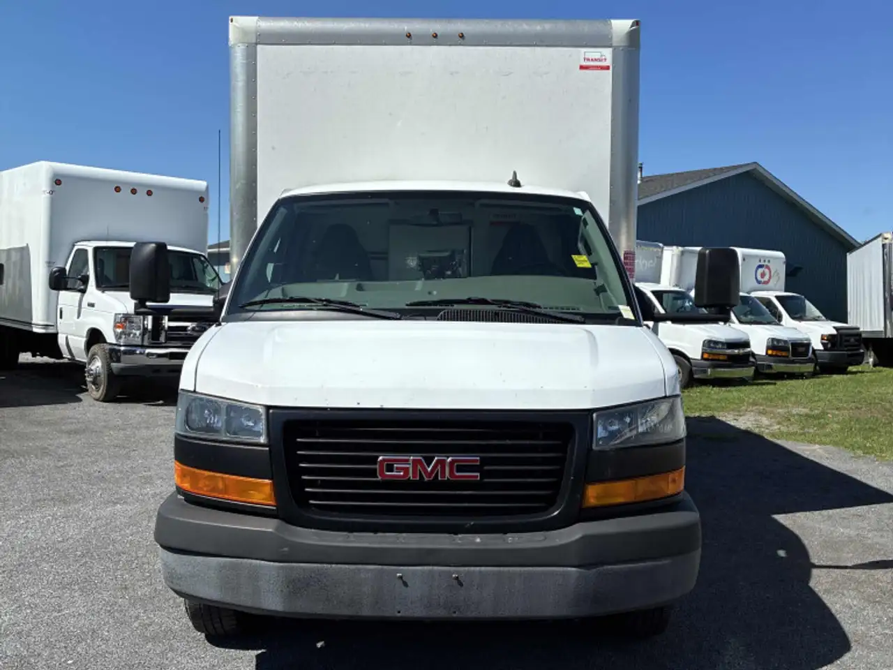 GMC Savana снимка GMC Savana