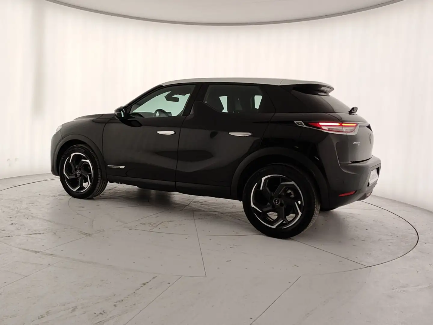 DS Automobiles DS 3 Crossback 3 Crossback - DS 3 Crossback BlueHDi 100 Business Nero - 2