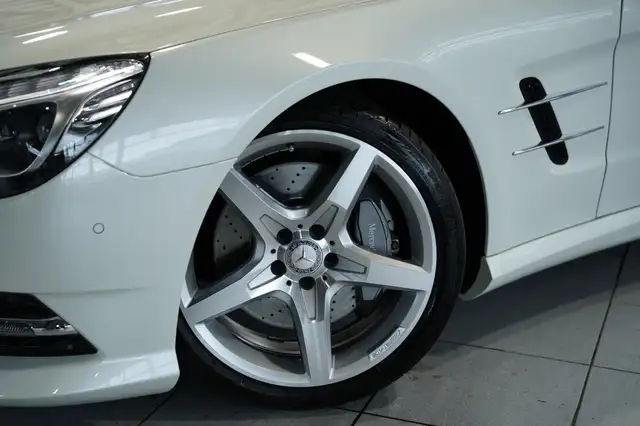 Mercedes-Benz SL view 3