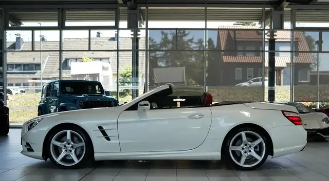 Mercedes-Benz SL view 11