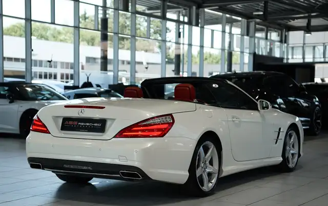 Mercedes-Benz SL view 8