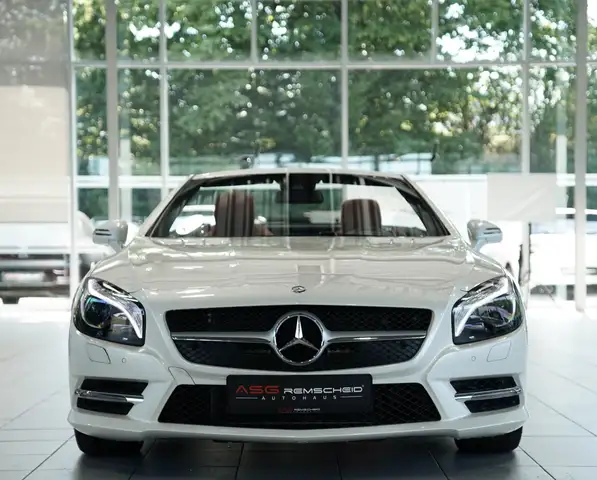 Mercedes-Benz SL view 4