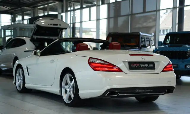 Mercedes-Benz SL view 10