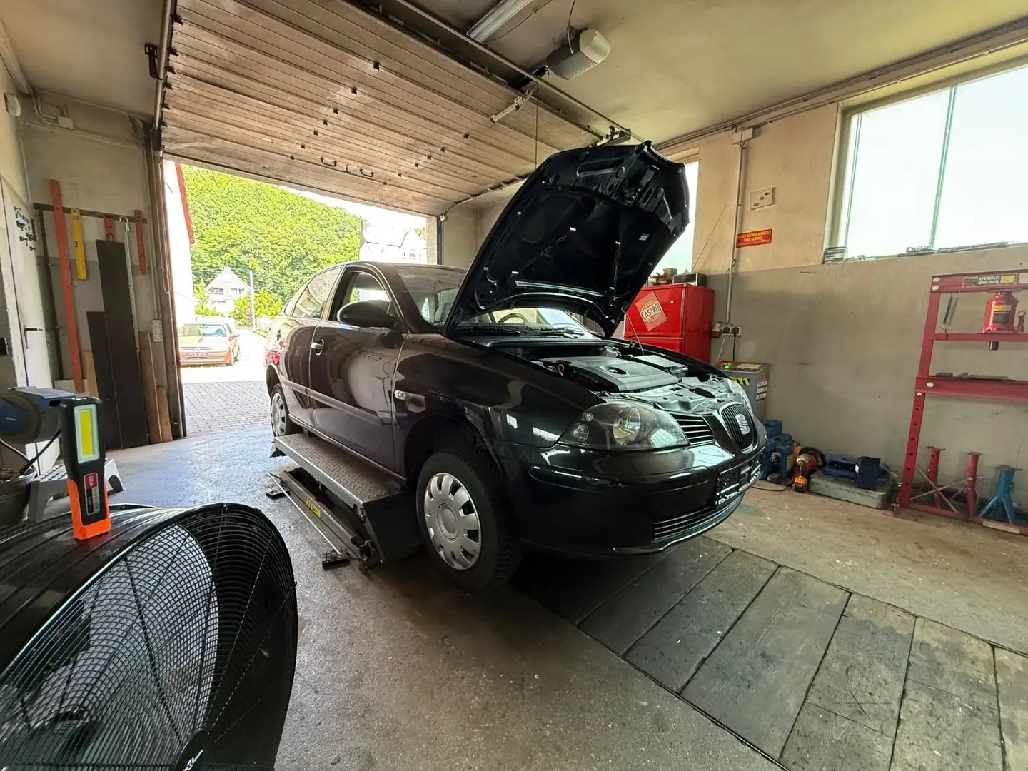 SEAT Ibiza 1.4 16V, 75 PS, 187000 km, Tüv nicht best. Noir - 2
