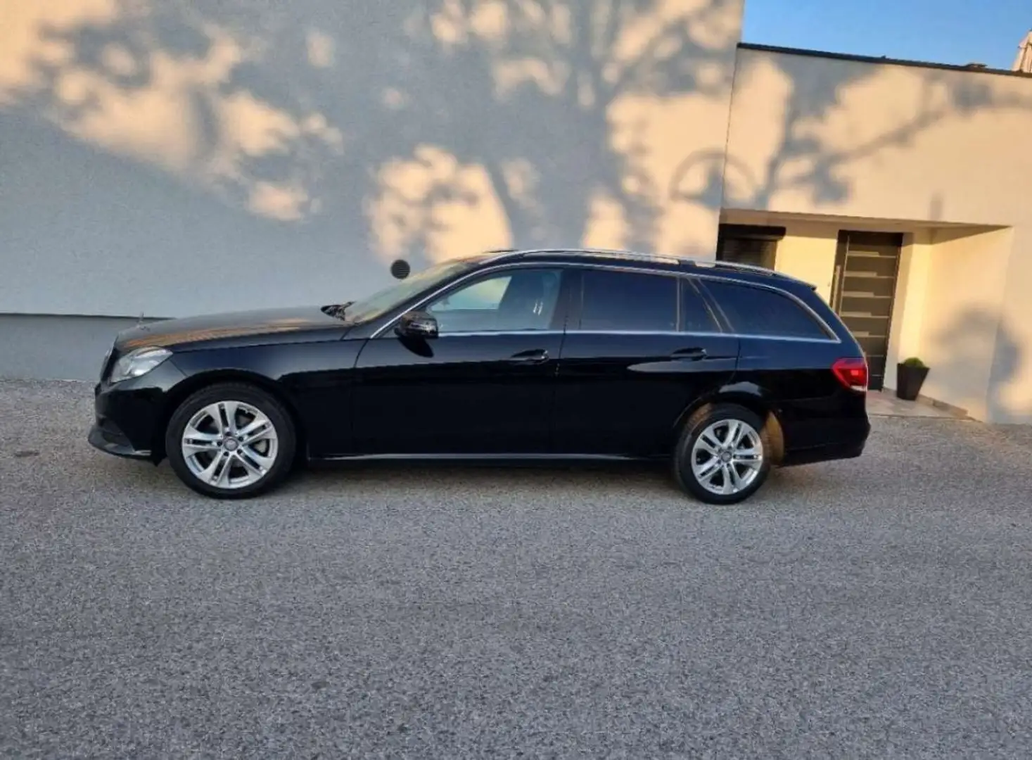 Mercedes-Benz E 220 T BlueTEC Kombi Schwarz - 2