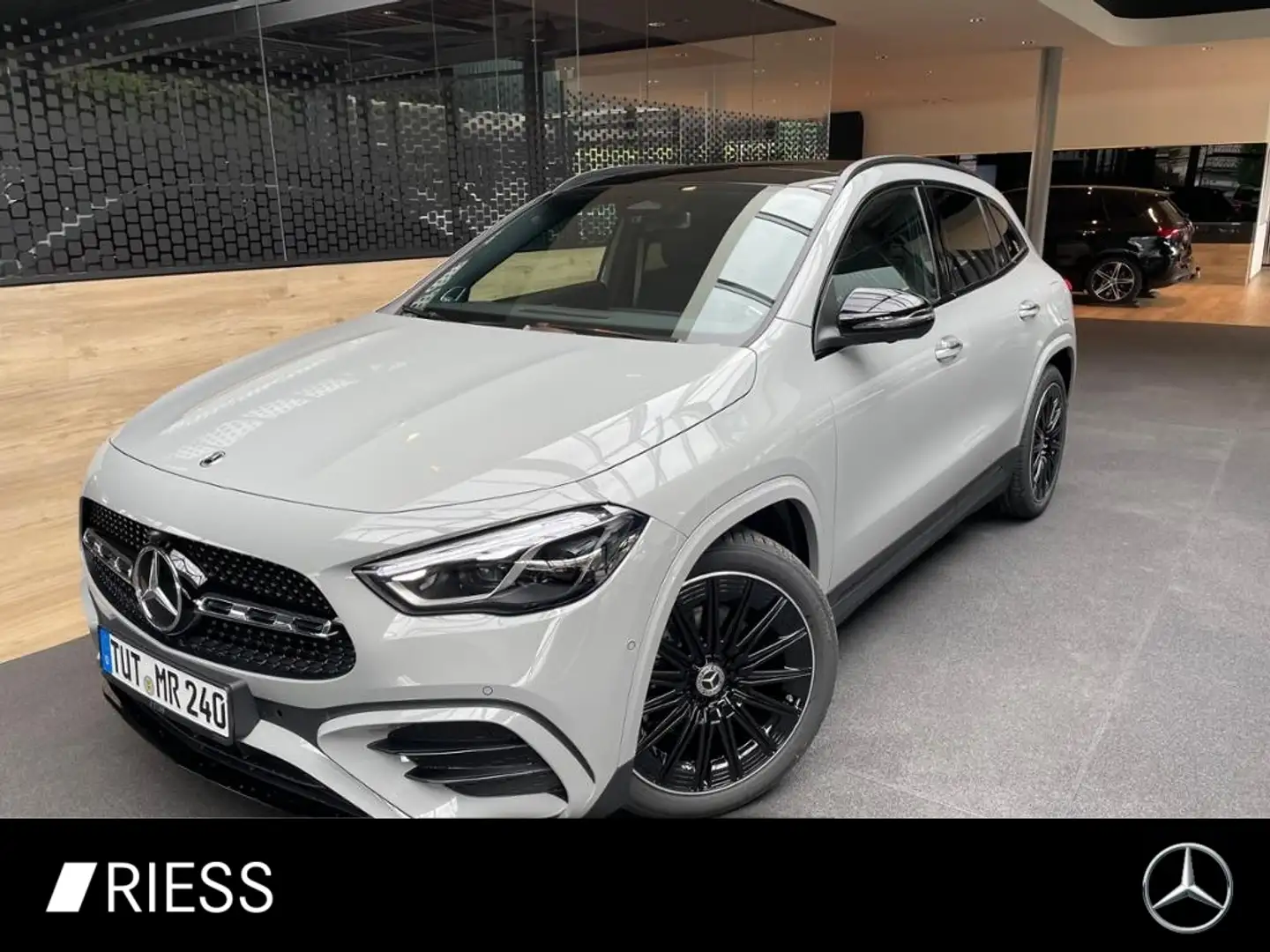 Mercedes-Benz GLA 220 4M AMG+AHK+PANO+MULTIBEAM+BURMESTER+360° Grau - 1