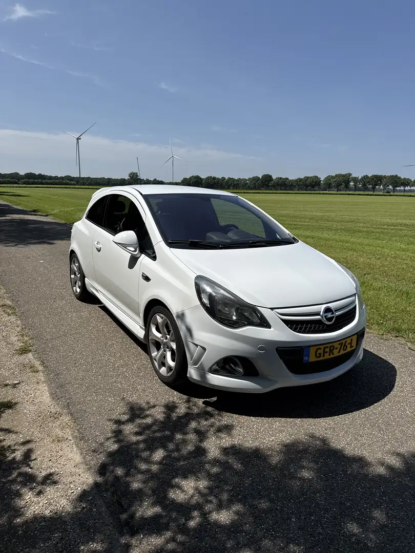 Opel Corsa 1.6-16V Turbo OPC Wit - 2