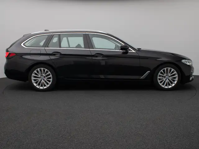 BMW 5 Series view 5