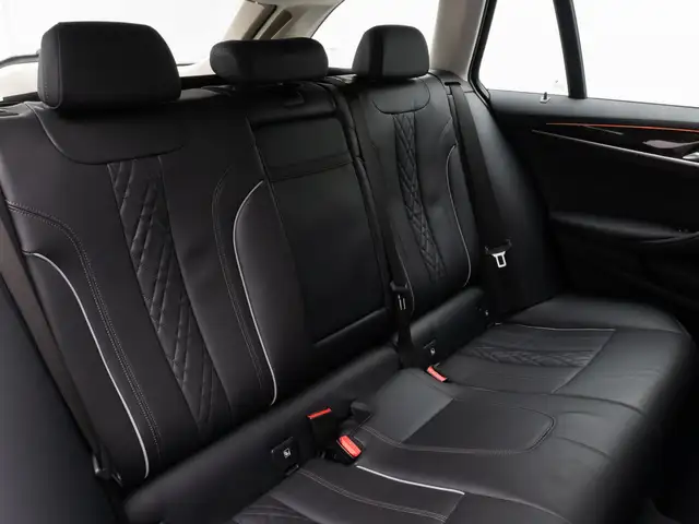 BMW 5 Series view 30