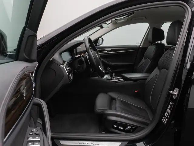BMW 5 Series view 20