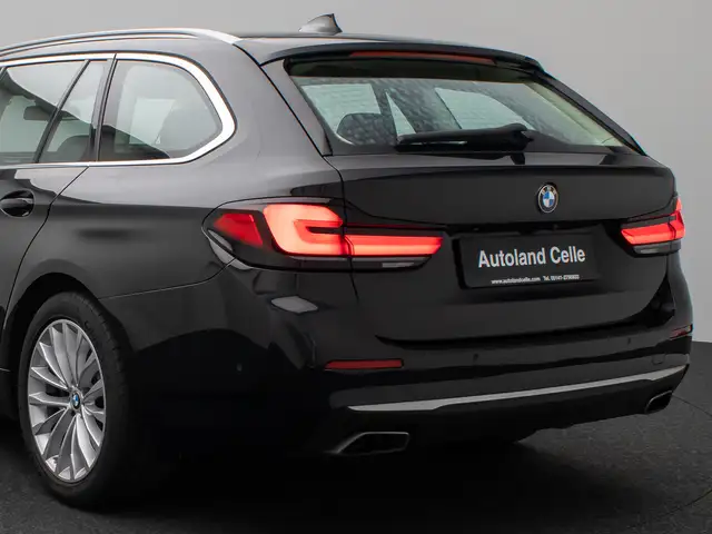 BMW 5 Series view 16
