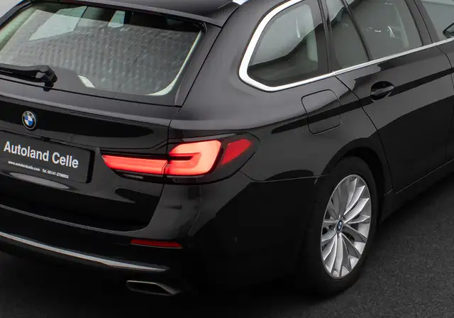 BMW 5 Series view 17
