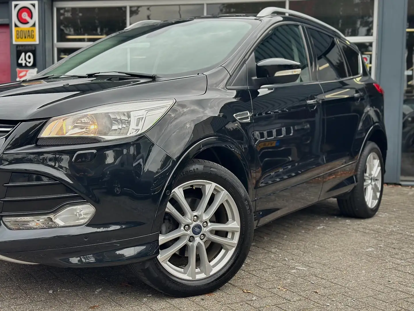 Ford Kuga 1.6 Titanium Plus / Camera / Stoelverwarming / Ele Schwarz - 2