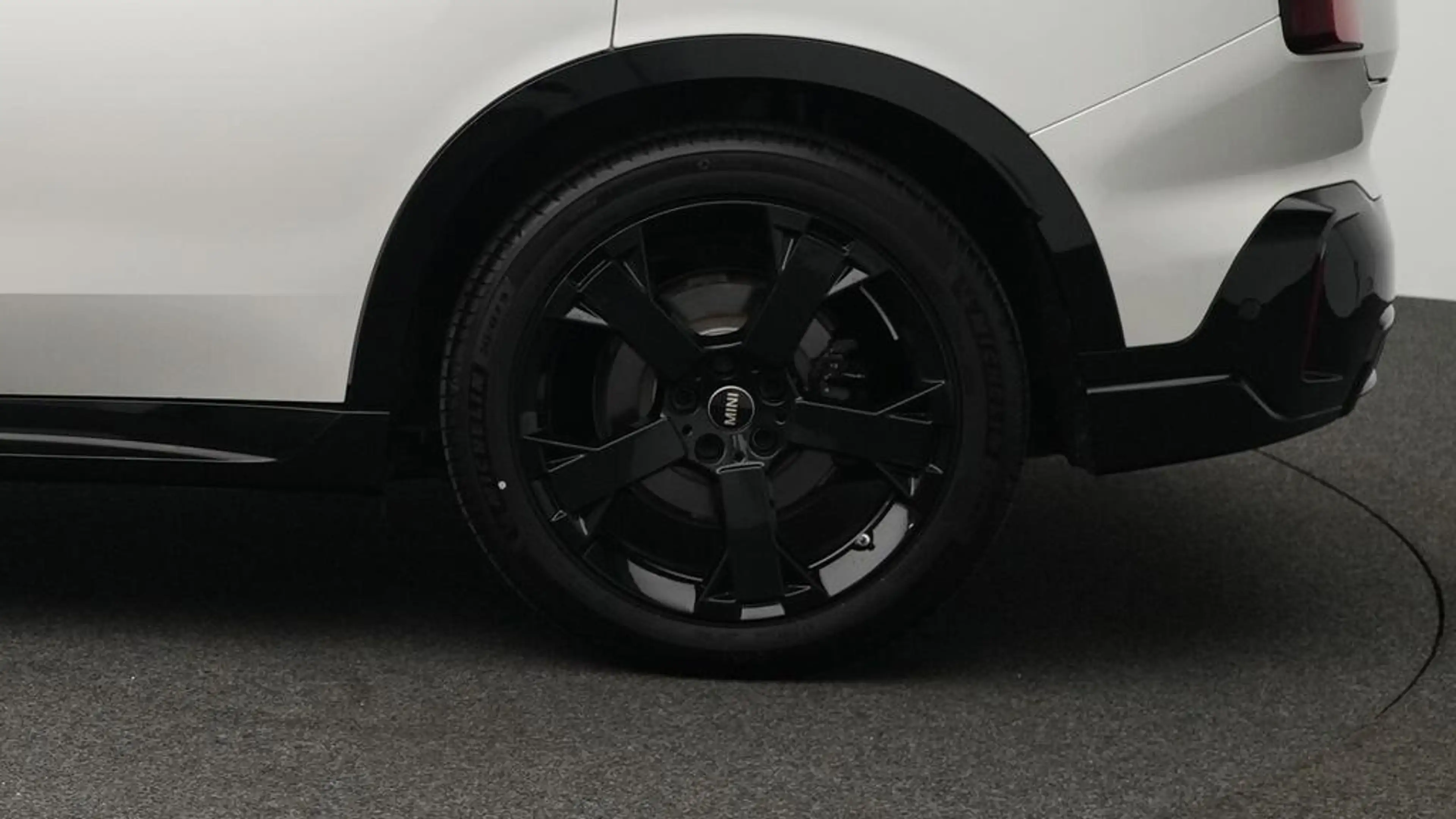 MINI Countryman SE All4 John Cooper Works Trim — photo 10
